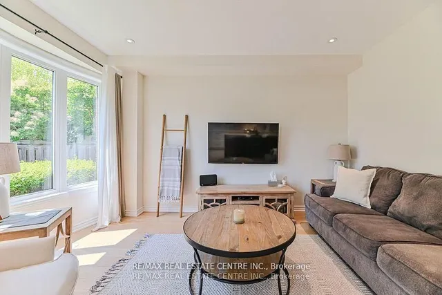 Additional image 16 of 2498 Longridge Cres