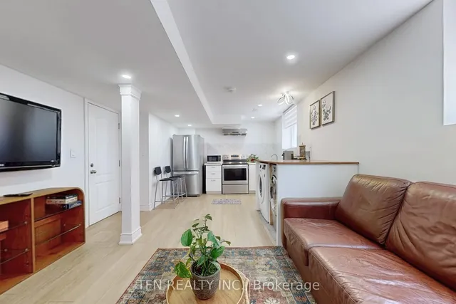 Additional image 30 of 851 Clemens Cres