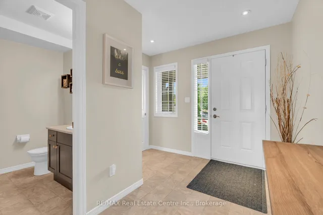 Additional image 8 of 939 Zeller Cres