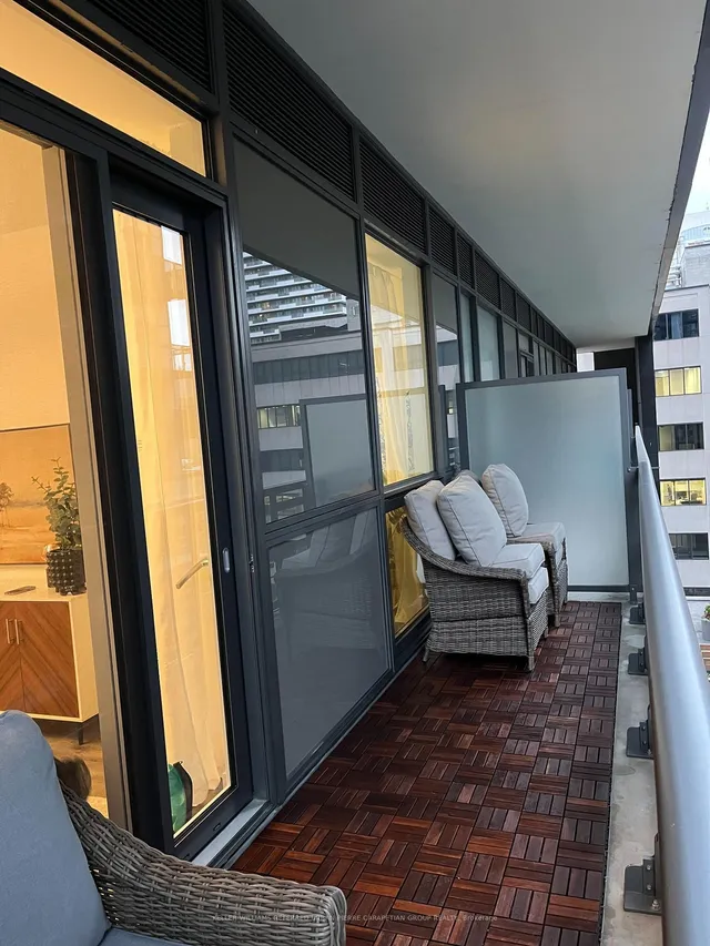 Additional image 37 of 39 Roehampton Ave Unit 408