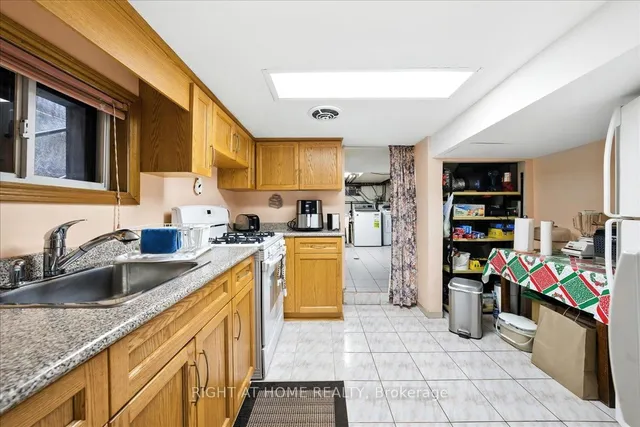 Additional image 32 of 449 Roxton Rd