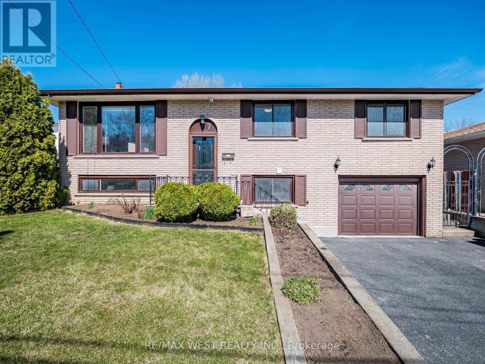 7 CAPILANO DRIVE|Hamilton (Vincent), Ontario L8K6A4