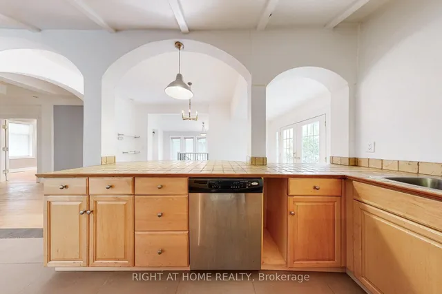 Additional image 19 of 170 Queens Ave