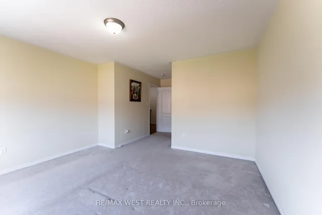 Additional image 29 of 40 Yellowknife Rd