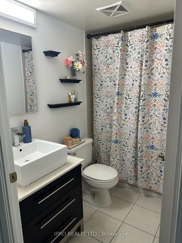 Additional image 11 of 30 Grand Trunk Cres Unit 2015