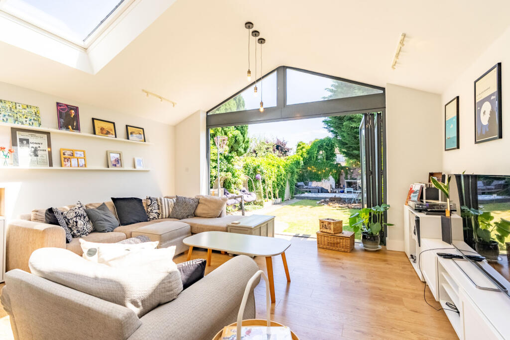 Roland Street, St. Albans, Hertfordshire, AL1