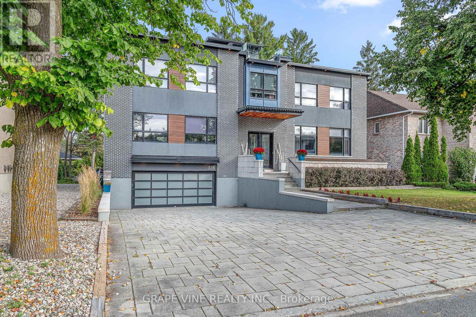 315 CRESTVIEW ROAD|Ottawa, Ontario K1H5G4