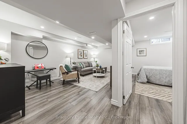 Additional image 26 of 16 Bonhill Blvd