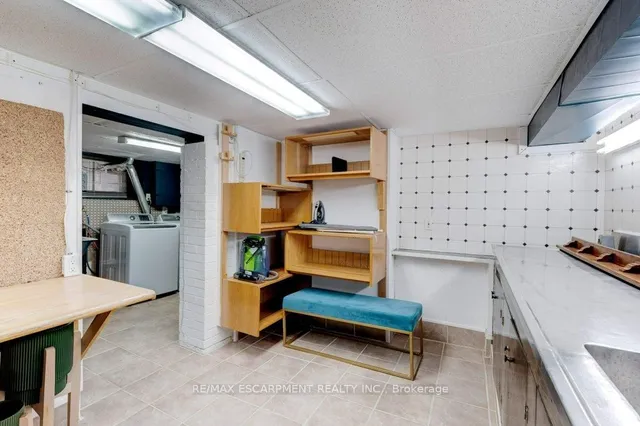 Additional image 38 of 176 Sherman Ave