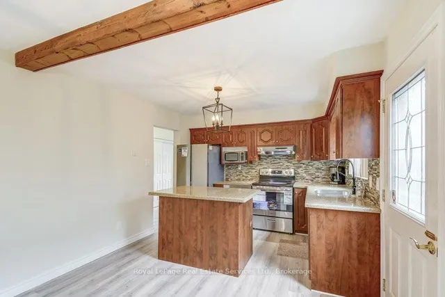 Additional image 9 of 1225 Consort Cres