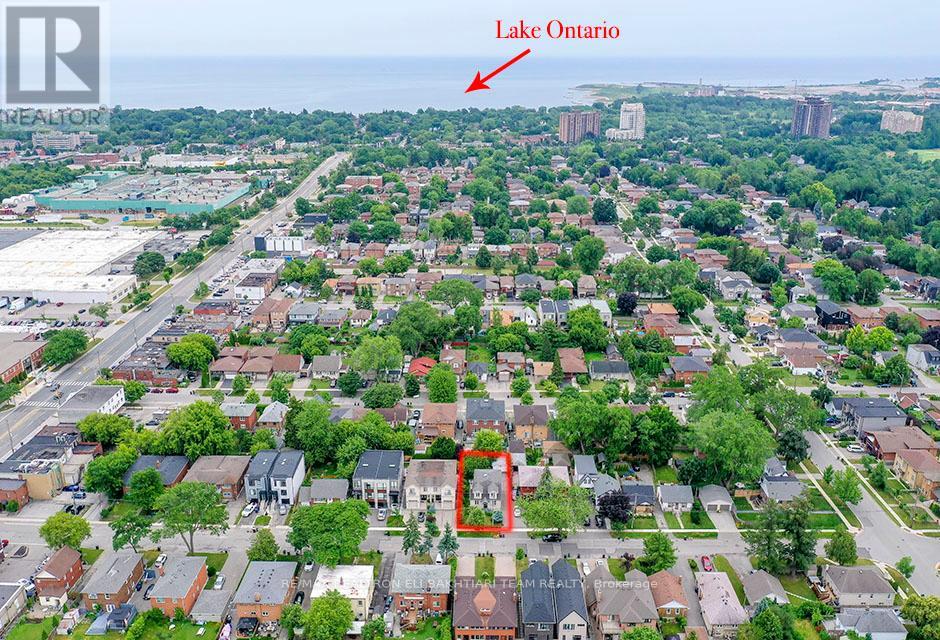 29 ROSELAND DRIVE|Toronto (Alderwood), Ontario M8W1Y3