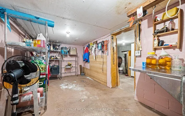 Additional image 42 of 36 Shadywood Rd