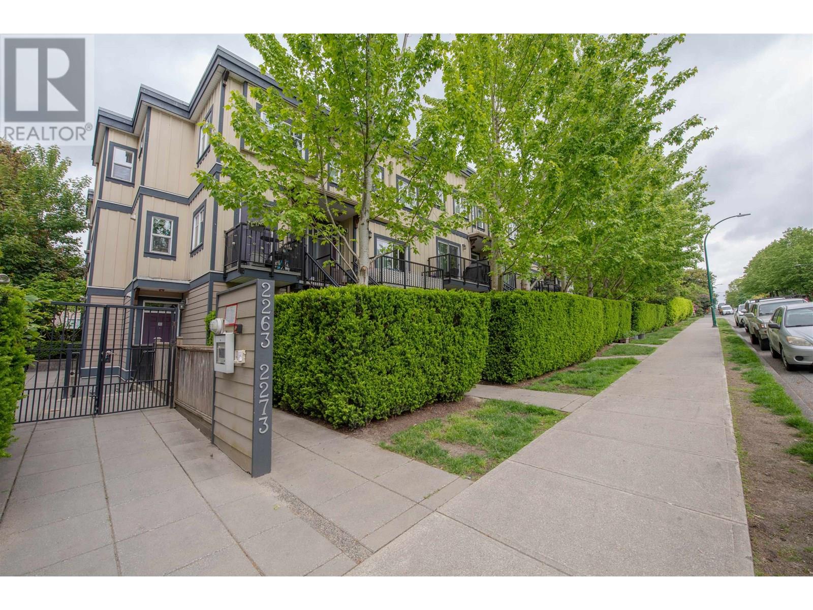 207 2263 TRIUMPH STREET|Vancouver, British Columbia V5L1L2