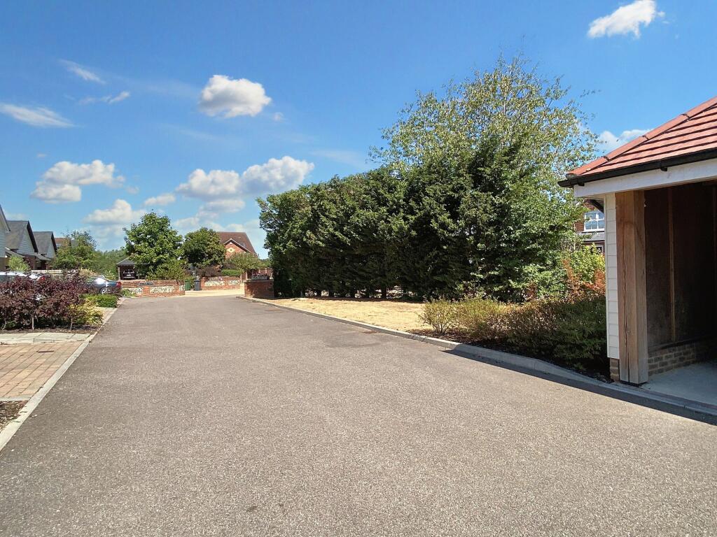 Additional image 13 of Roestock Lane, Colney Heath, AL4