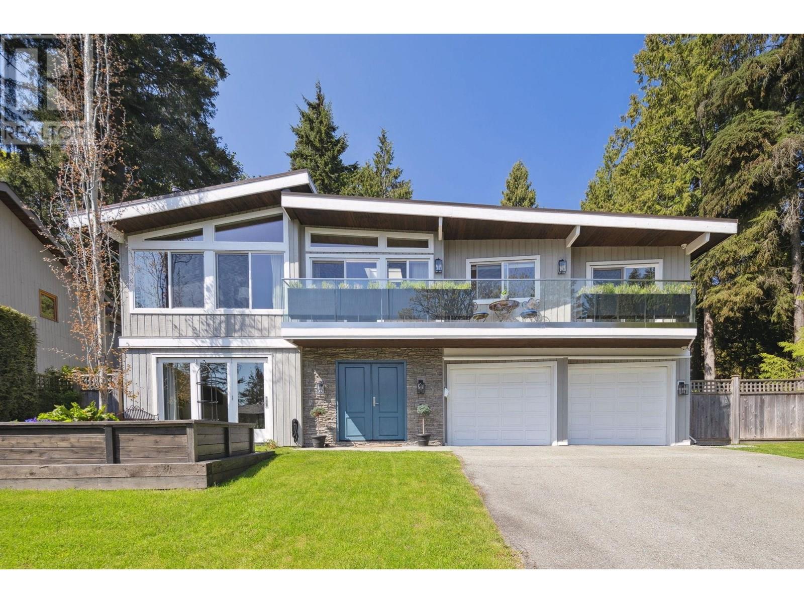 4445 STONE COURT|West Vancouver, British Columbia V7W2V4