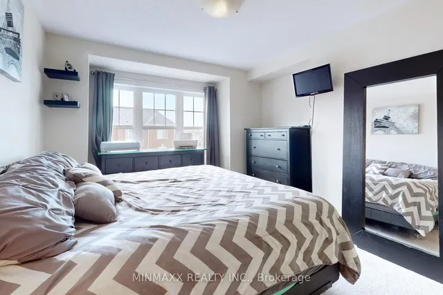 房产图片 35 - 300 Casson Pt