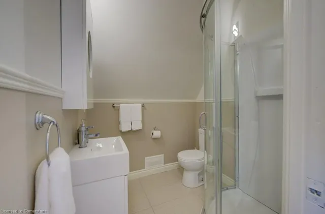 房产图片 25 - 33 Manitoulin Cres