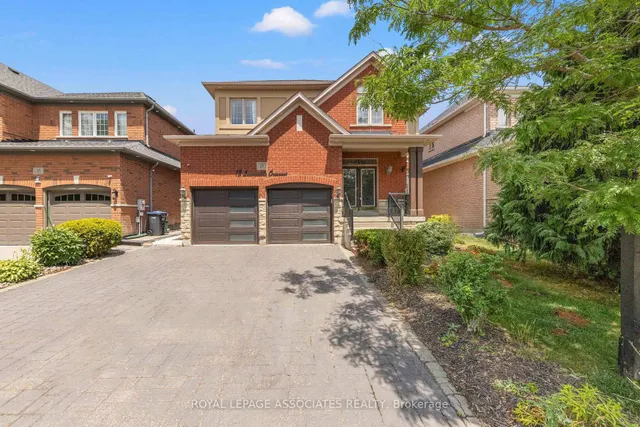 13 Laurentide Cres