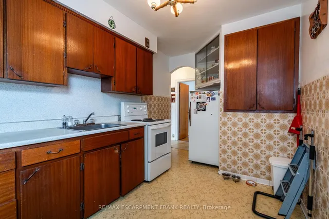 房产图片 23 - 209 东13街