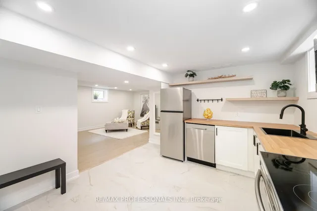 Additional image 33 of 4 Lloyd Manor Rd