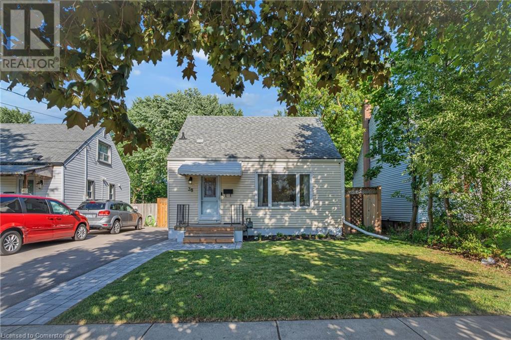 38 EASTVALE Place|Hamilton, Ontario L8H1P1