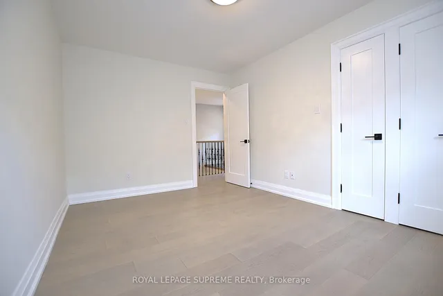 房产图片 23 - 514 Petawawa Cres