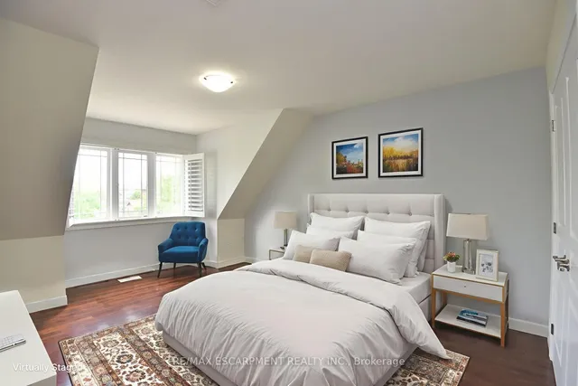 Additional image 30 of 8 Valiant Circ