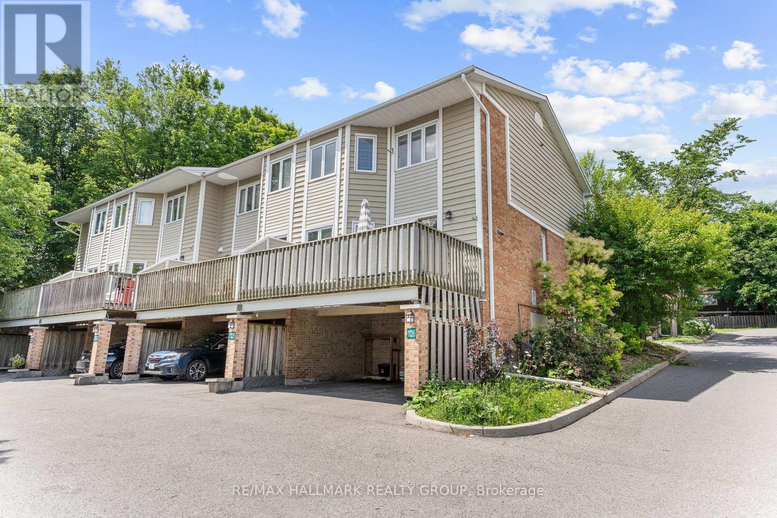 1126 CHIMNEY HILL WAY|Ottawa, Ontario K1J8Z6