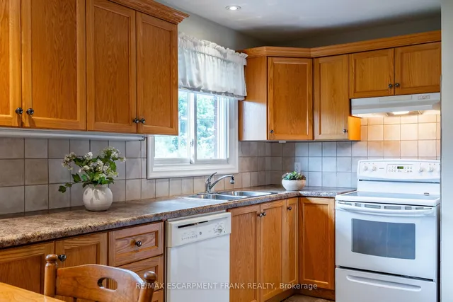 Additional image 12 of 6 DEAN Ave