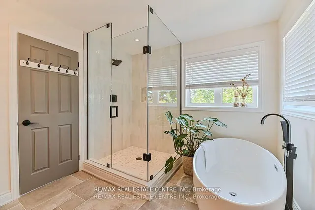 Additional image 23 of 2498 Longridge Cres