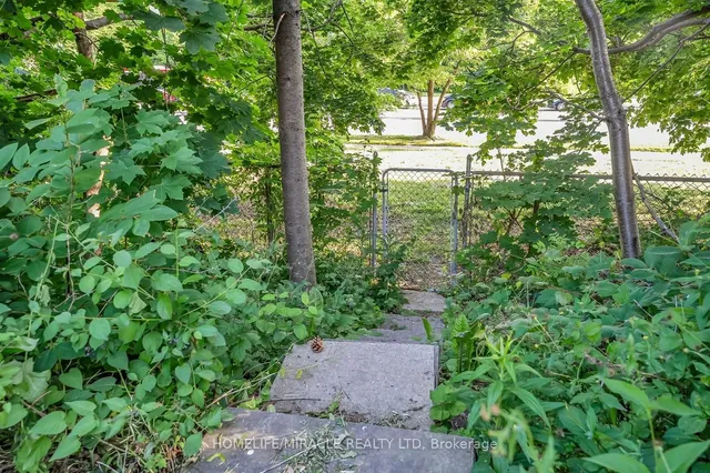 Additional image 30 of 102 Micmac Cres
