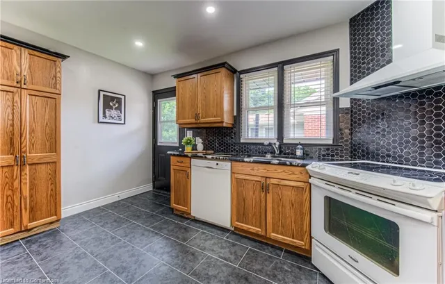 Additional image 26 of 271 Bedford Rd