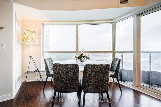 房产图片 19 - 151 Village Green Sq 单元 1008