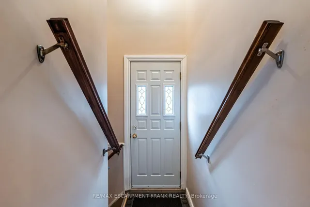 Additional image 33 of 6 DEAN Ave