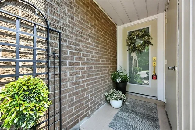 Additional image 4 of 445 Woodview Rd Unit 3