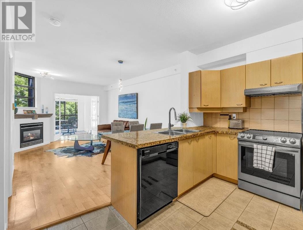 209 2228 MARSTRAND AVENUE|Vancouver, British Columbia V6K4T1