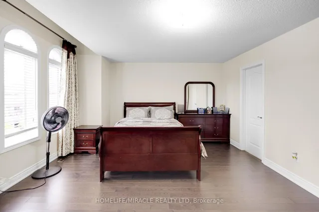 Additional image 27 of 24 Fauna Crt