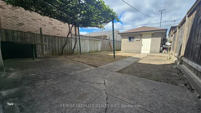 Additional image 24 of 300 Earlscourt Ave