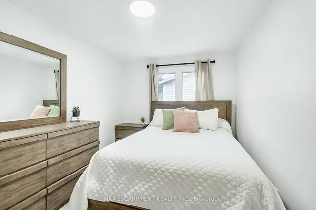 Additional image 32 of 27 Dalton Cres