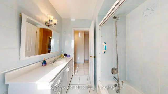 Additional image 22 of 574 Queens Dr