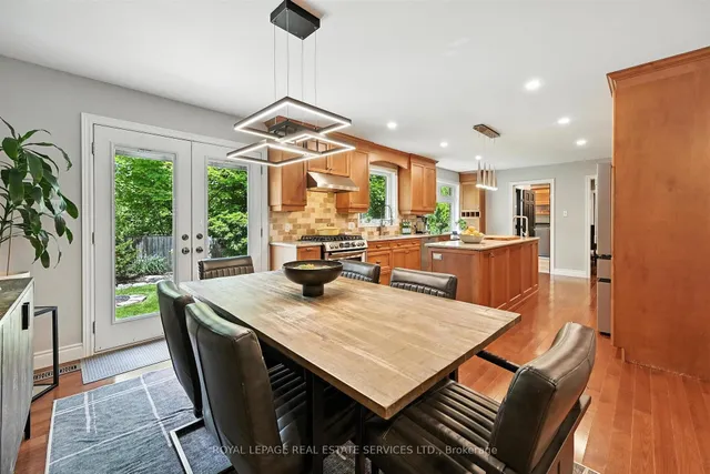 Additional image 11 of 4240 Dunvegan Rd