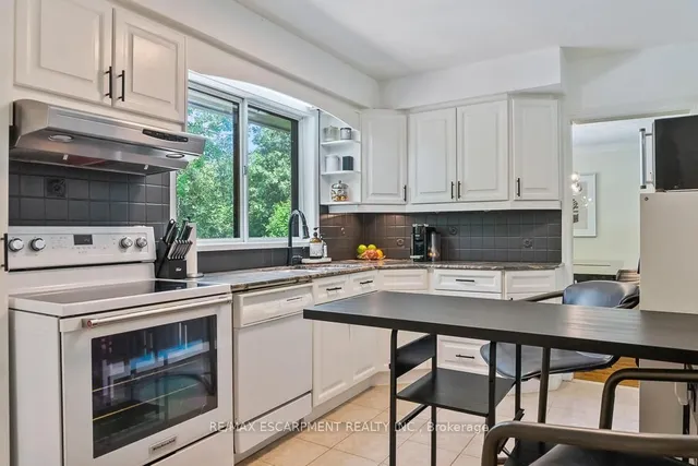 Additional image 12 of 237 Albion Ave