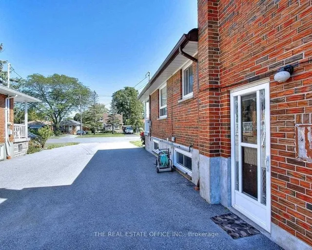 Additional image 5 of 1074 Pharmacy Ave