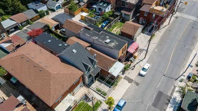 Additional image 11 of 139 Christie St