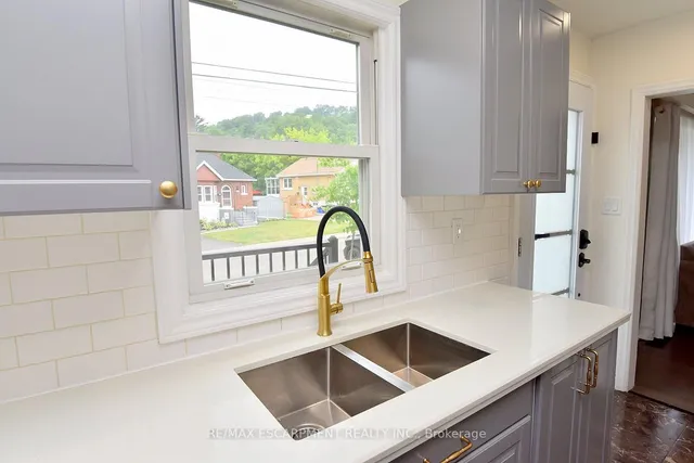 Additional image 15 of 45 Dunkirk Ave