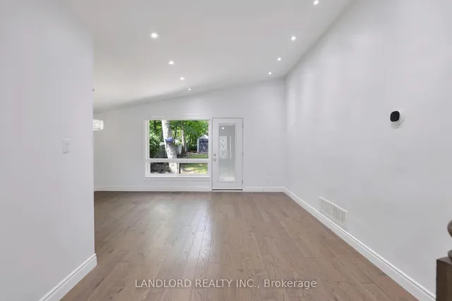 Additional image 23 of 34 Lyncroft Dr