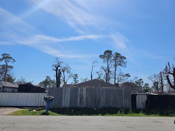 8104 Woodlyn Rd, Houston, TX 77028