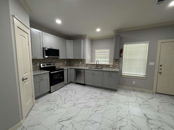 5802 Twisted Pine Ct, Houston, TX 