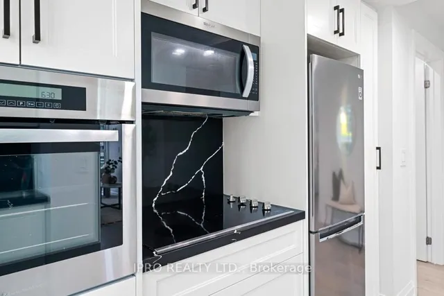 Additional image 17 of 19 Grand Trunk Cres Unit 506