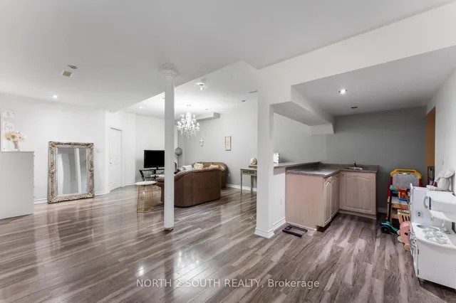 Additional image 35 of 41 Youngestar Tr